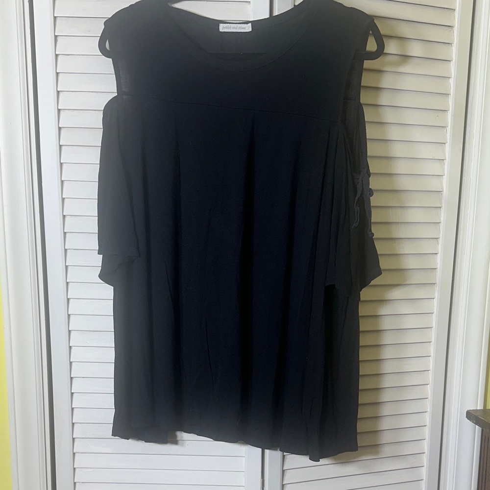 pebble and stone Black Cold-Shoulder Ruffle Blouse